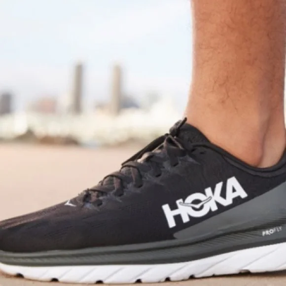 HOKA ONE ONE NIB Mens Mach 4 Mesh Black. size 9.5D. H-0069